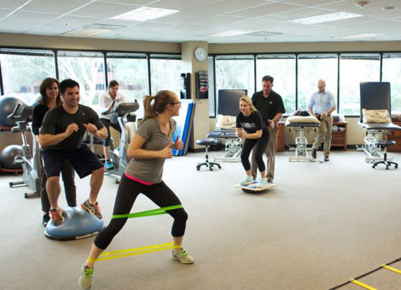 physical therapy patients perform sports hernia rehabilitation with strengthening exercises