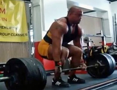 Eric Lillibridge Deadlifts While Wearing Wrist Wraps